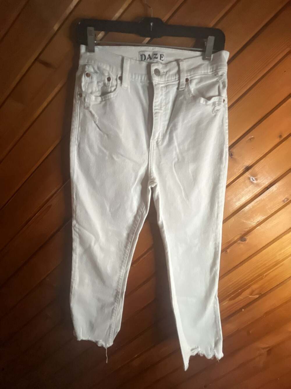 Daze Denim White Distressed Cropped Jeans Size 28